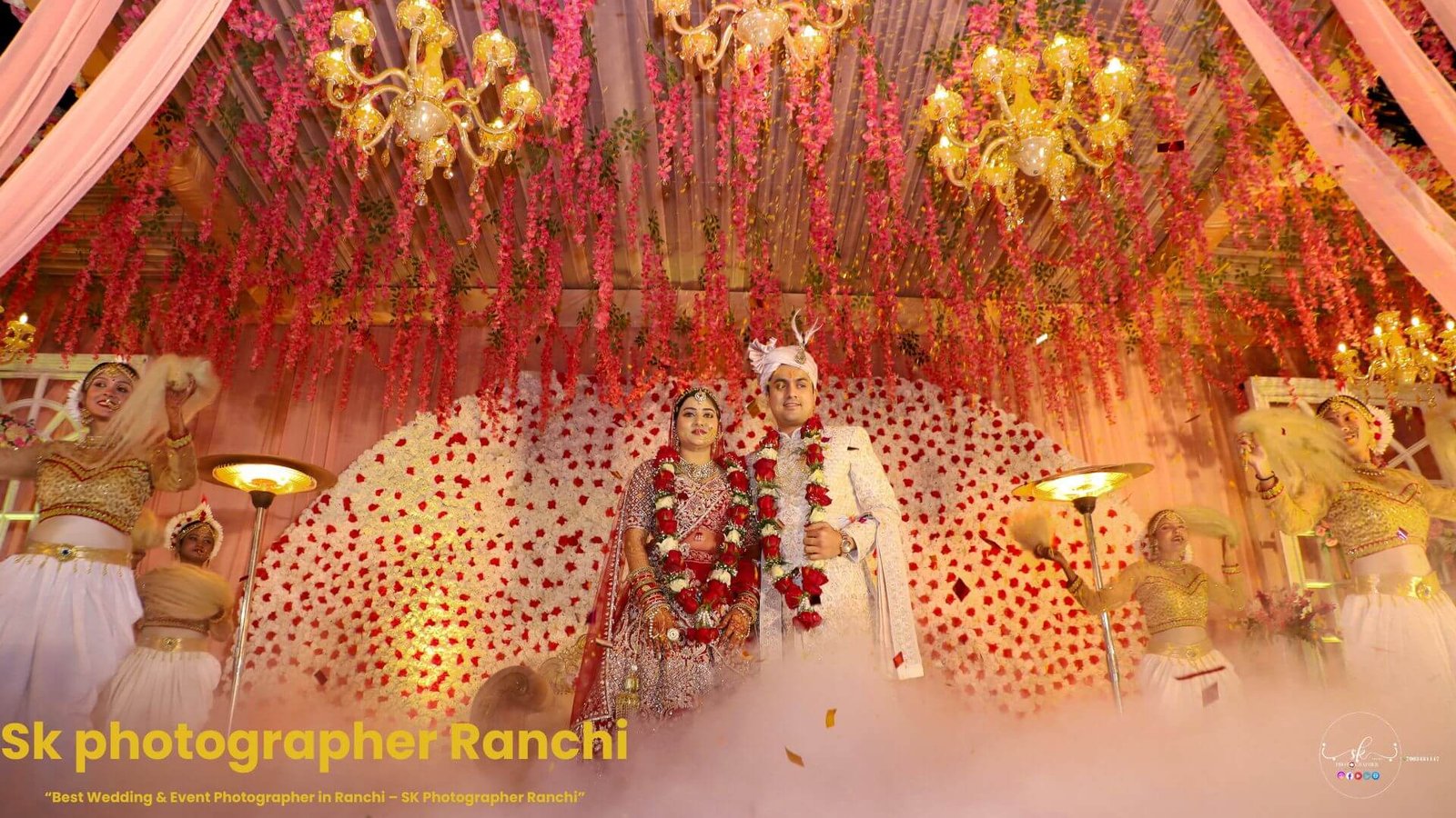 “Grand Indian Wedding Stage Varmala – Wedding Photographer in Ranchi | SK Photographer Ranchi”