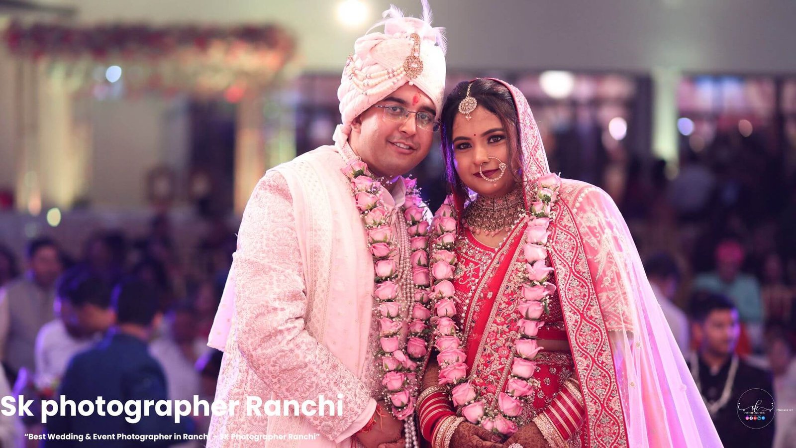 “Newly Married Couple Portrait with Varmala – Wedding Photographer in Ranchi | SK Photographer Ranchi”